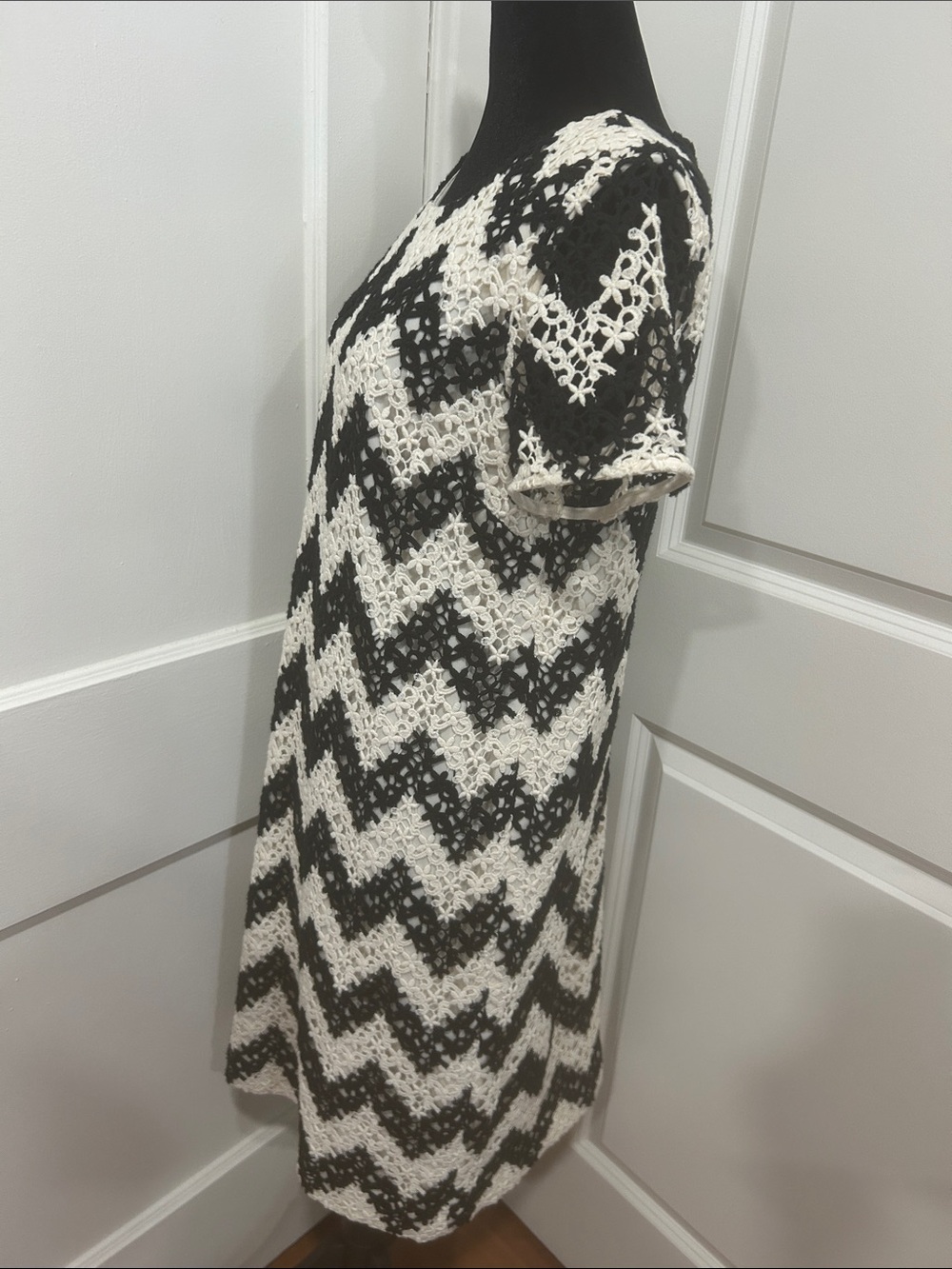 Talbots Chevron Crochet Lace Sheath Dress womens  6 Black White Cocktail Career - Picture 5 of 16